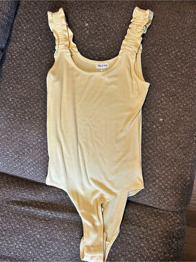 Selfie Ribbed Bodysuit in Yellow Size Small Like New